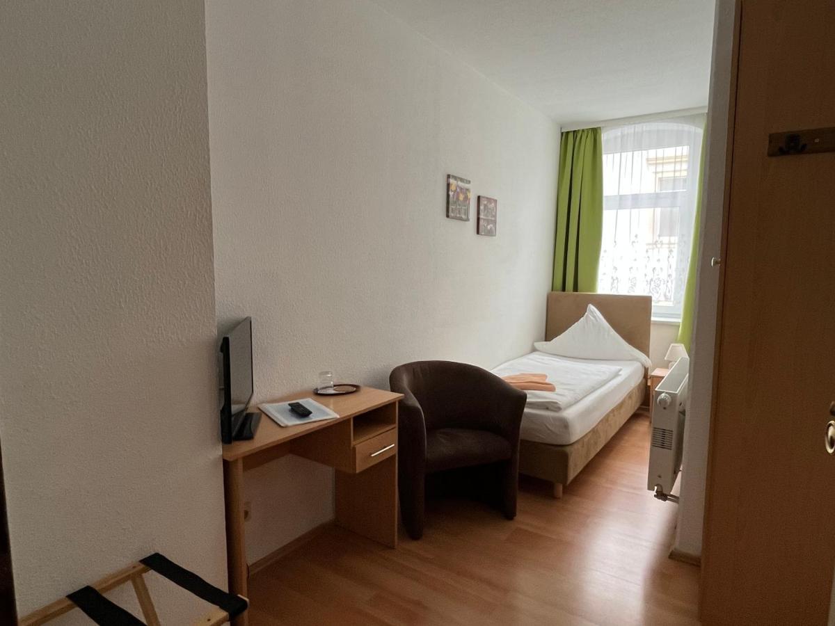 Pension Am Renner Dresden Exteriör bild