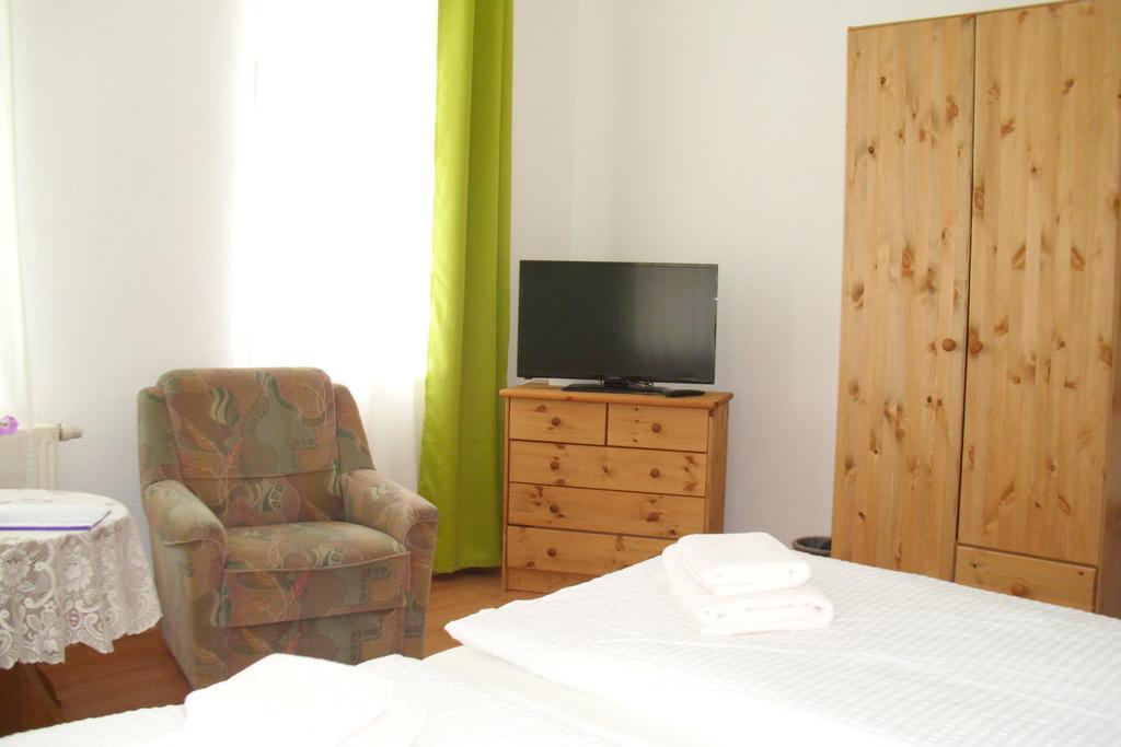 Pension Am Renner Dresden Exteriör bild