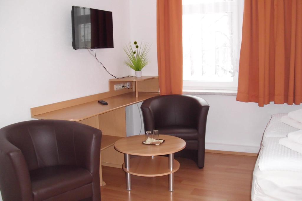 Pension Am Renner Dresden Exteriör bild