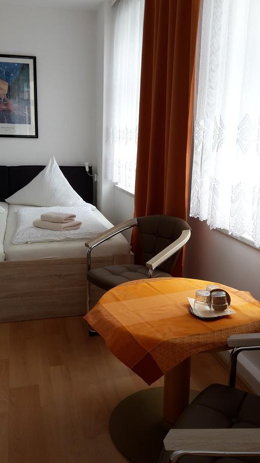 Pension Am Renner Dresden Exteriör bild